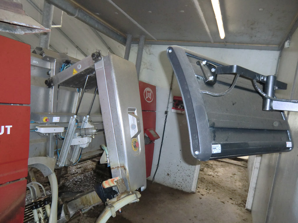 Varmigo infrared heating - Milking robot,  and Milking parlour