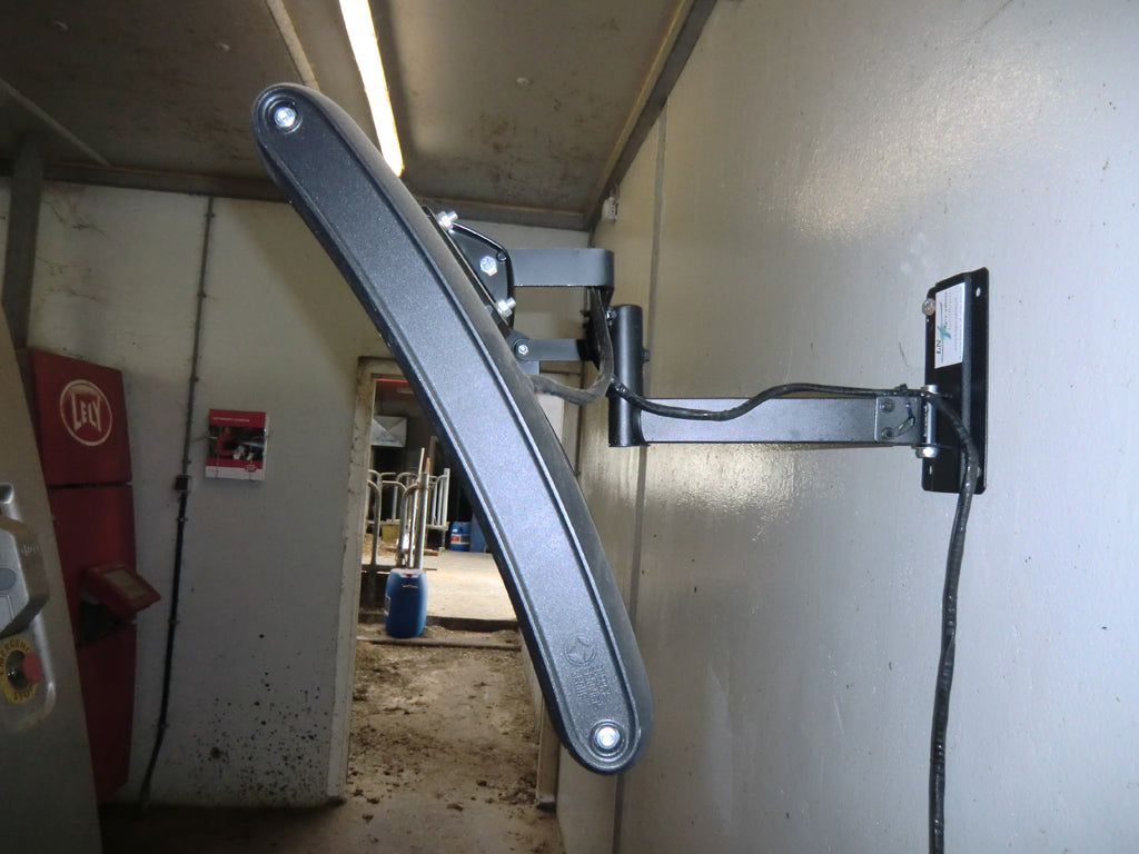 Varmigo infrared heating - Milking robot,  and Milking parlour