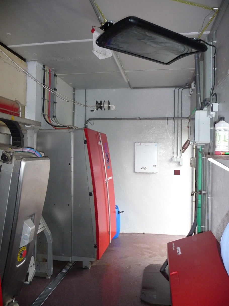 Varmigo infrared heating - Milking robot,  and Milking parlour